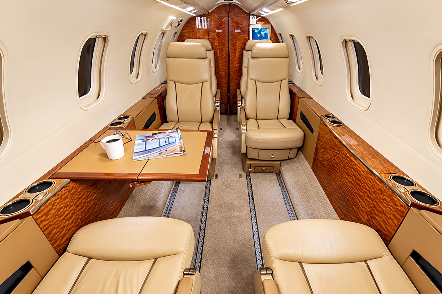 Aerolíneas ATA Learjet 40 cabin for executive charter flights
